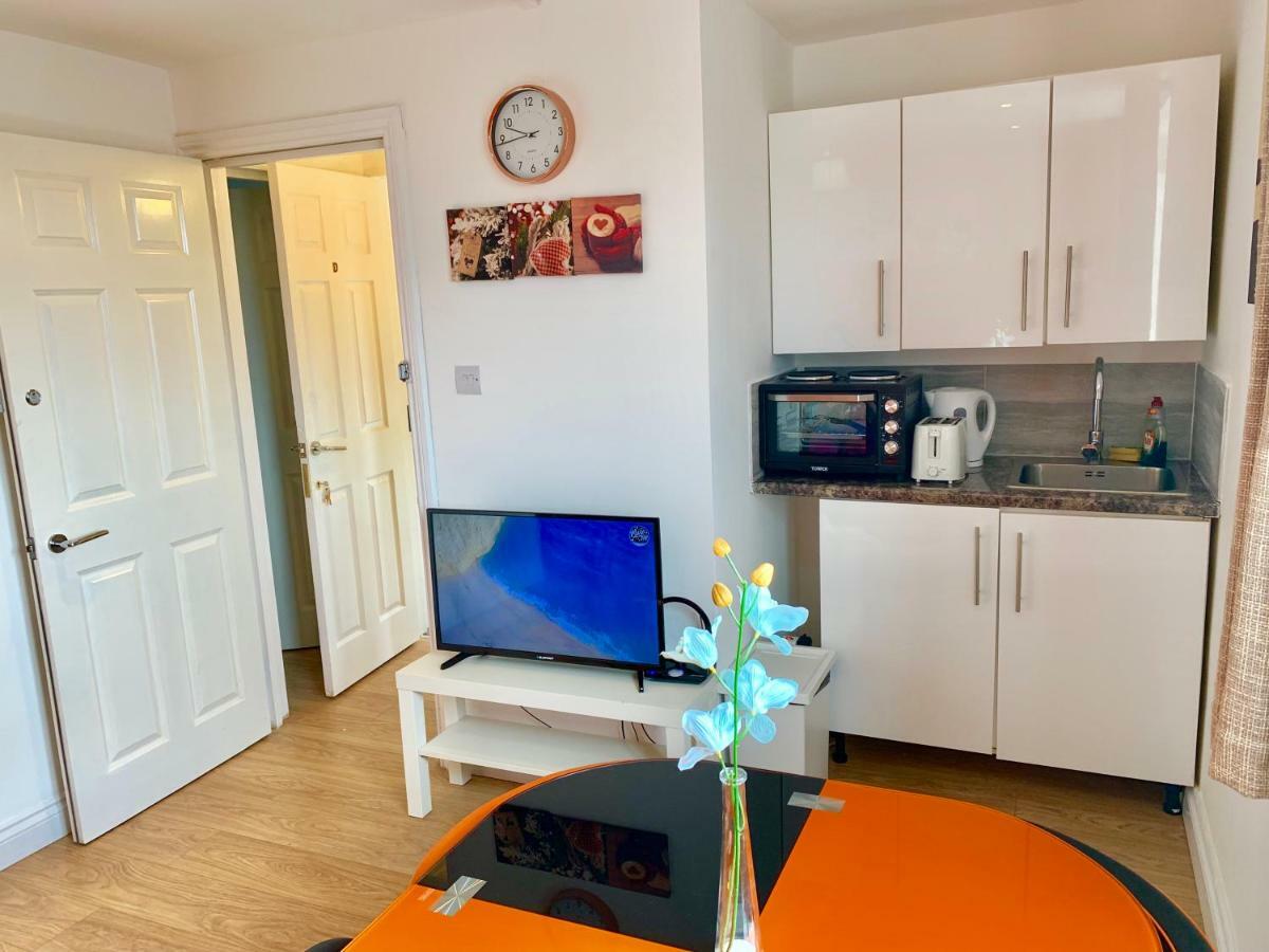London Studio Apartments, Private Bathrooms And Parking Ilford Exterior photo