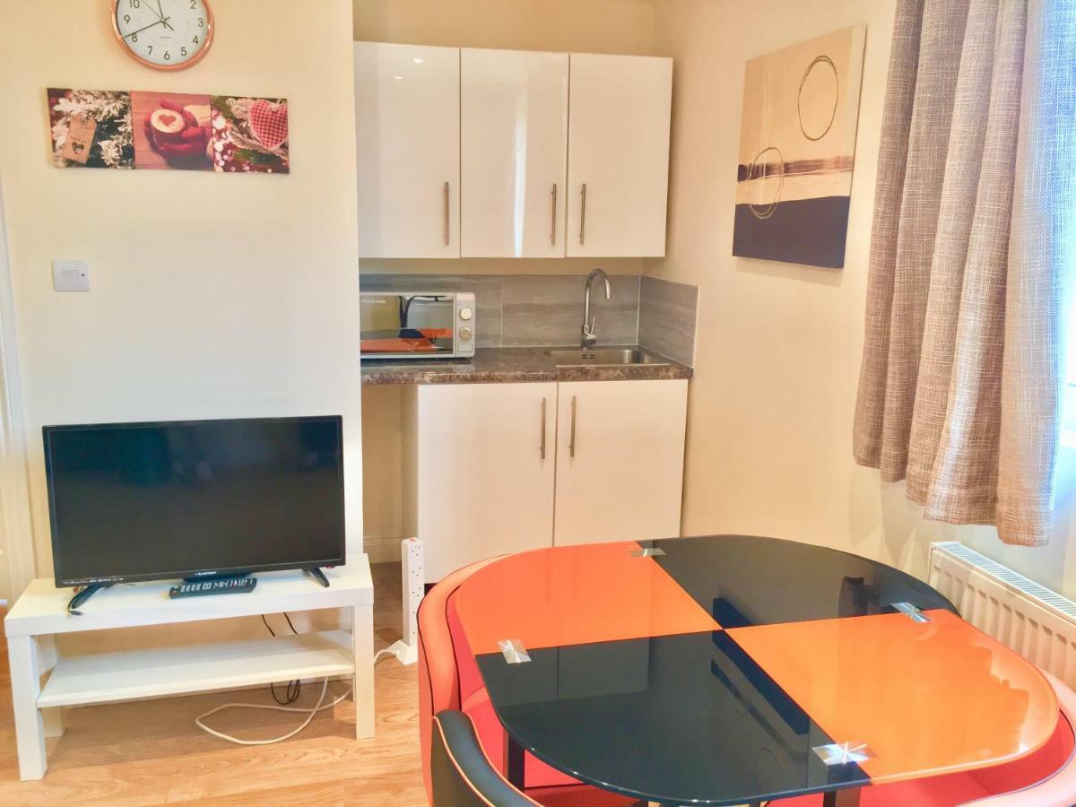 London Studio Apartments, Private Bathrooms And Parking Ilford Exterior photo