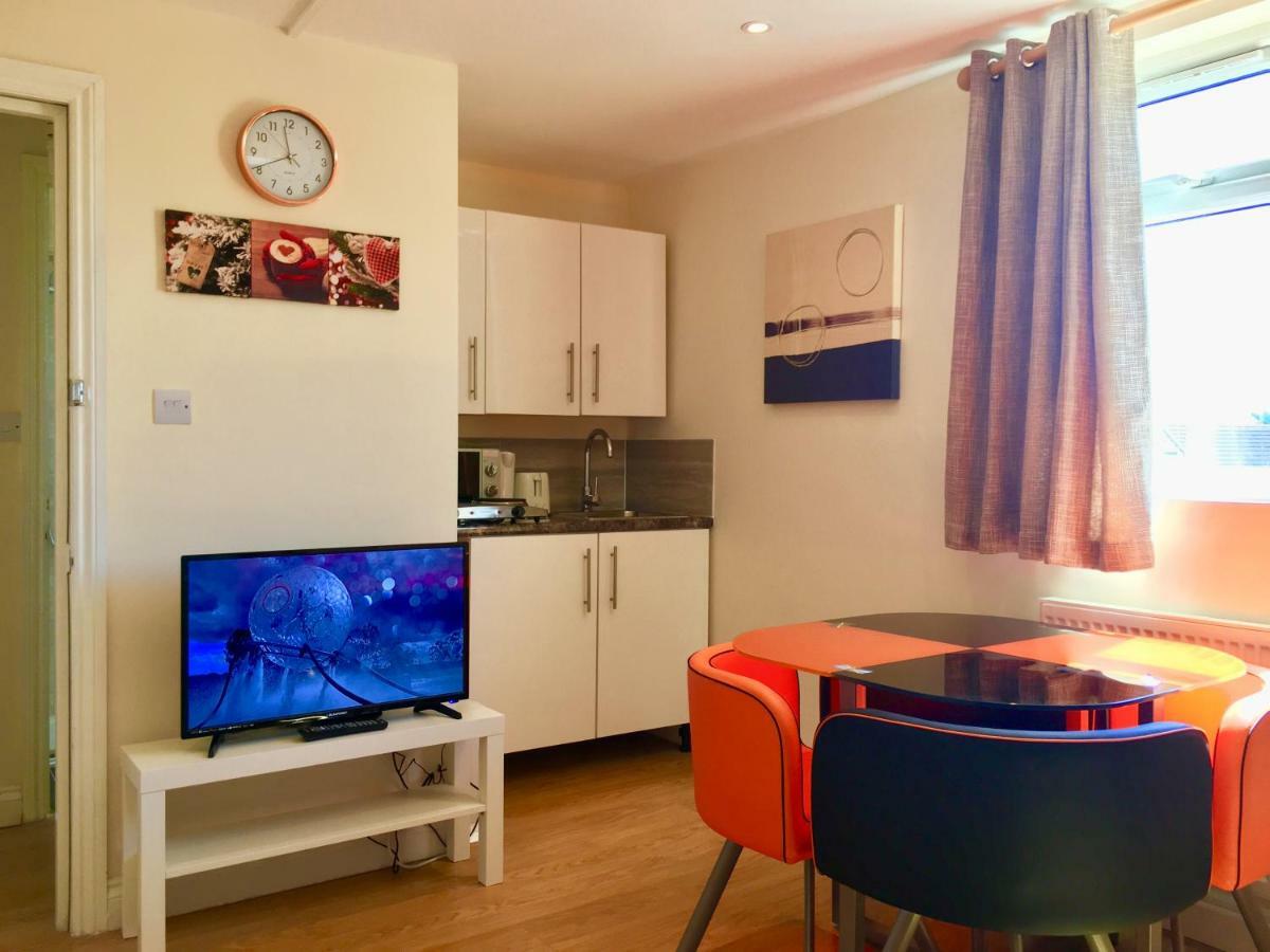 London Studio Apartments, Private Bathrooms And Parking Ilford Exterior photo