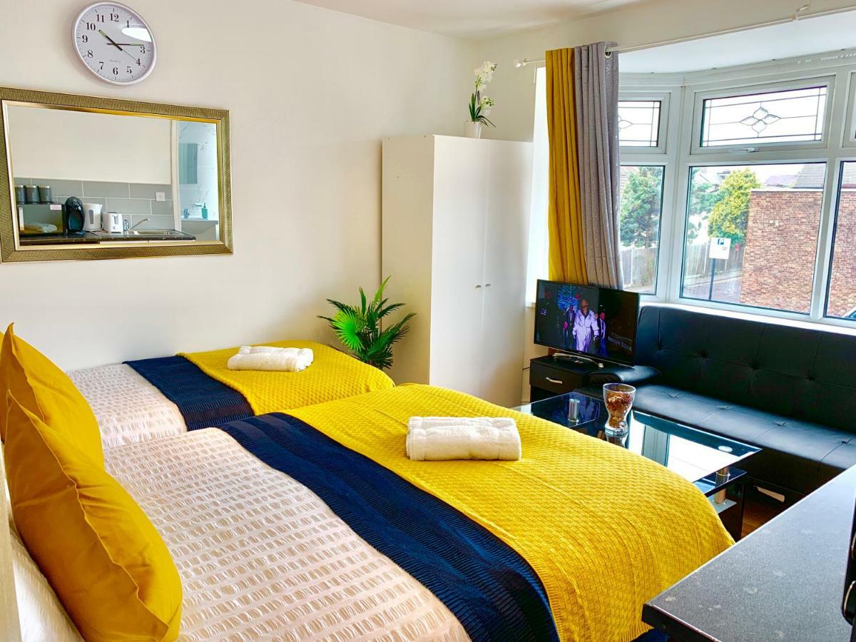 London Studio Apartments, Private Bathrooms And Parking Ilford Exterior photo