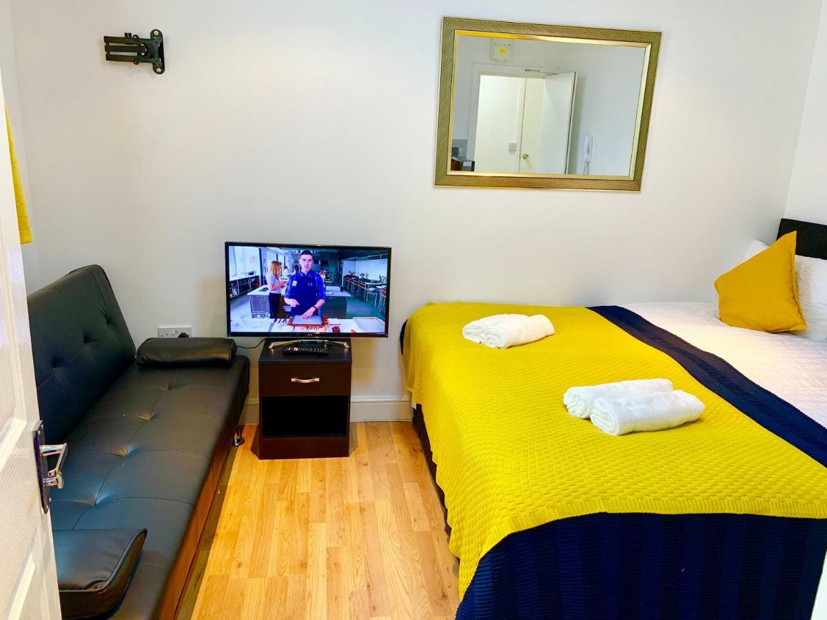 London Studio Apartments, Private Bathrooms And Parking Ilford Exterior photo