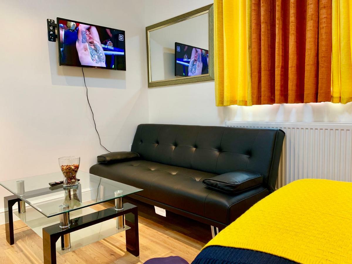 London Studio Apartments, Private Bathrooms And Parking Ilford Exterior photo