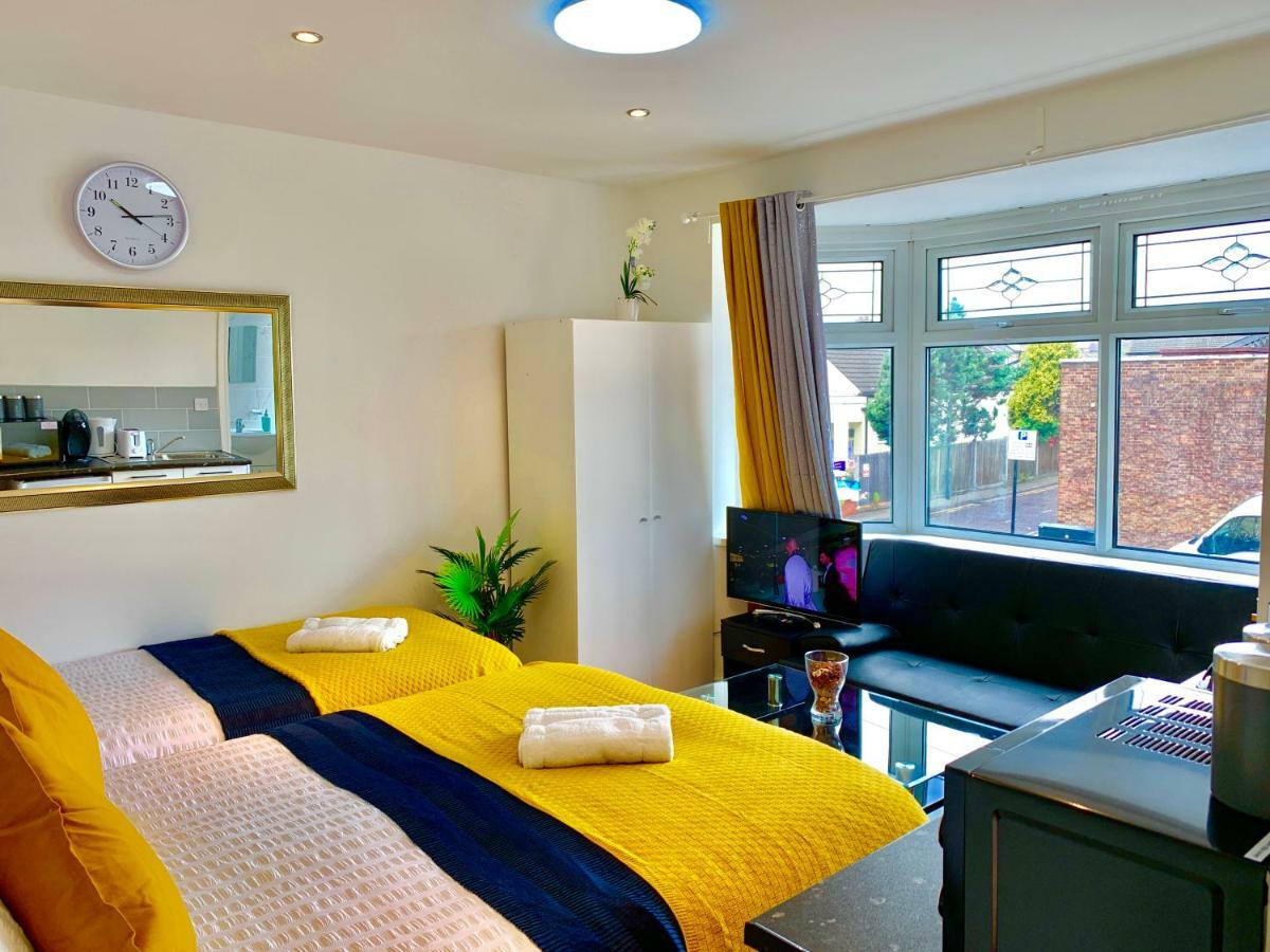 London Studio Apartments, Private Bathrooms And Parking Ilford Exterior photo